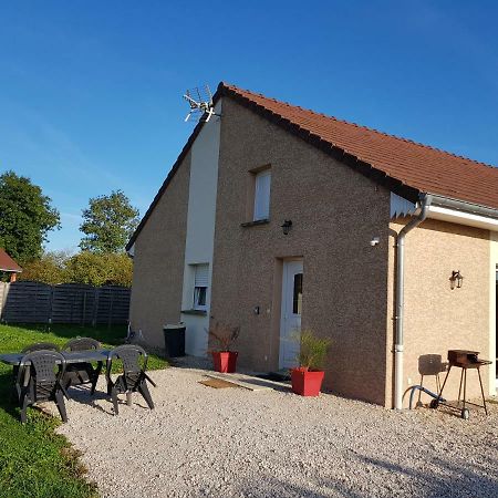 Gite Le Petit Pied-A-Terre La Chapelle-Saint-Sauveur  Екстериор снимка