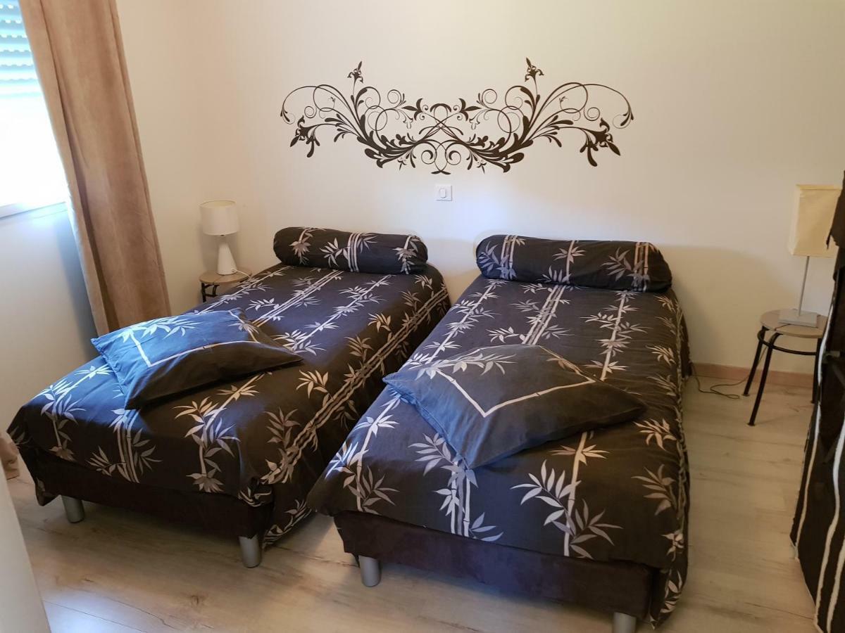 Gite Le Petit Pied-A-Terre La Chapelle-Saint-Sauveur  Екстериор снимка