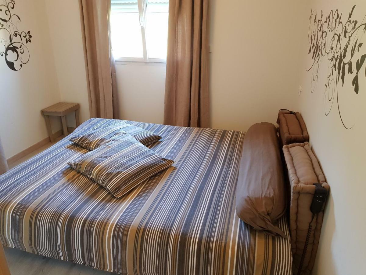 Gite Le Petit Pied-A-Terre La Chapelle-Saint-Sauveur  Екстериор снимка
