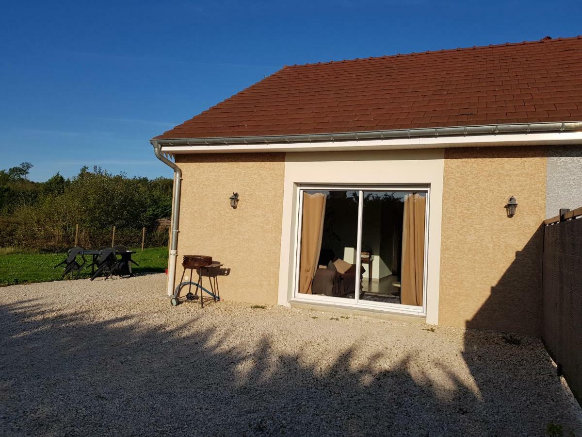 Gite Le Petit Pied-A-Terre La Chapelle-Saint-Sauveur  Екстериор снимка